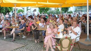 Die softe und meisterhaft vorgetragene Loungemusik ist ganz nach dem Geschmack der zahlreich zum zweiten Event von „Music in the City“ erschienenen Zuschauer.