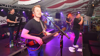 Martin Weissmann, Patrick Weiser, Adrian Laule und Tobias Kief sowie Julian Wittig (verdeckt) sind who2ladies.