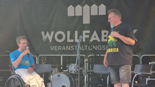 Martin Köhl im Einsatz während Schwetzingen Host Town der Special Olympics für Jamaika war. Hier wird er von SZ-Redakteur Andreas Lin interviewt.