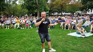 Die immer gut besuchte "Musik im Park"-Reihe fand ihren Abschluss mit Naro Vitale, der "Bella Italia" in den Gemeindepark zauberte.