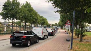 Stau am Kreisel – das tägliche Bild kurz nach Einrichtung der Ampel in der Scheffelstraße. Schlangen bilden sich an der Südtangente.