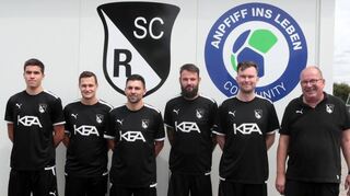 Die Neuzugänge beim SC 08 II: Tim Kraus (v. l), Peter Wendolski, Denis Klose, Patrick Ku-derer, Alexander Redder und Trainer Michael Fabian. Es fehlen Tayfun Teber, David Volk-mer, Marvin Schröter, Maurice Jourdan, Dennis Pavicic und Max Rohark.