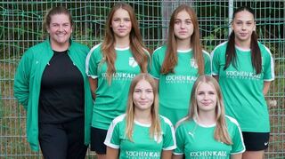 Sie sind neu bei der SG Oftersheim: Trainerin Katja Wiedemann (stehend v. l.) freut sich auf Annika Busch, Anna Reiter, Stella Oberschmidt sowie Miriam Kral (knieend v. l.) und Caitlin Taysi.