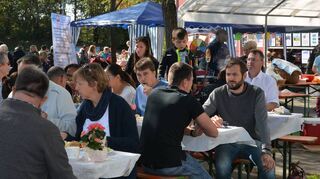 Das evangelische Gemeindefest bringt traditionell die Generationen zusammen – wie hier im Jahr 2018. Dieses Mal soll die beliebte Veranstaltung einen neuen Anstrich erhalten und die Gemeinschaft nach der Pandemie wieder stärken.