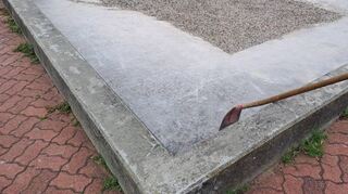 Wo sich längste Zeit ein nicht funktionaler Brunnen – zuletzt nur noch ein Steinhaufen – befunden hat, sollen jetzt Pflanzen einziehen.