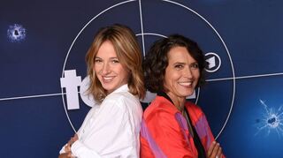 Lisa Bitter (l), als Tatort-Darstellerin Johanna Stern, und Ulrike Folkerts, als Tatort-Darstellerin Lena Odenthal.