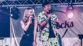 „Mit Athi auf der Bühne, das hat richtig Spaß gemacht“: Vanessa Marchi und Athideth Sananikone rocken das Festzelt.