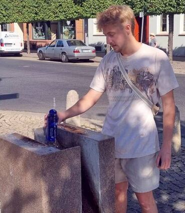 Am Schwetzinger Bahnhof gibt es einen Trinkwasserbrunnen, an dem durstige Passanten ihre Flaschen auffüllen können. Hier würde sich die CDU mehr Barrierefreiheit wünschen, damit etwa auch Rollstuhlfahrer besser das Trinkwasser nutzen können.