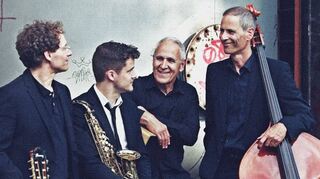 Ihr Spektrum reicht von Cool Jazz über Latin und Blues bis hin zu Jazzrock Fusion: „Salon du Jazz“ mit dem aus Ketsch stammenden Robert Schickle.
