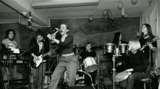 Coole Mucke von der Mädchenband „X.B. lieb mich“ – die offene Bühne sorgte für ungeahnte Möglichkeiten. Im „Zähringer Hof“ war halt immer was los.