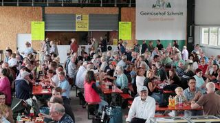 Bestens besucht: Das Siedlerfest legt nach elfjähriger Pause einen tollen Neustart hin zieht das Publikum in Scharen an.