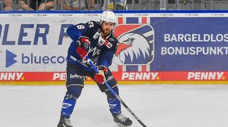Mannheims Jordan Murray beim Testspiel gegen Bern.