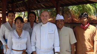 Im Juli 2007 wird im Grand Hyatt Bali das Restaurant Pasar Senggol eröffnet – freilich mit Ernst Jäck.