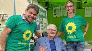 Adolf Härdle (M.) ist zurück: Nach seiner schweren Krankheit war das Urgestein der Hockenheimer Grünen bei der Höfe Tour am Infostand seines Ortsvereins vor Ort. Hier zusammen mit Christian Keller und Elke Dörflinger.