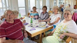Freuen sich, wieder Geselligkeit pflegen zu können: Mitglieder des Kirchenchores.