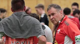 Trainer Martin Schnetz (hier ein Bild aus der vorausgegangenen Saison) arbeitet mit den HSGlern an der Fitness für die neue Saison.