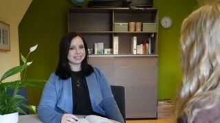 Melanie Küspert steht den Hockenheimern in ihrem Büro im Familienzentrum im Pumpwerk bei allen Problemen mit Rat und Tat zur Seite.