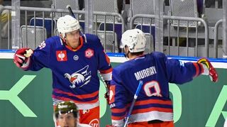 Zwei entscheidende Spieler beim Sieg der Adler gegen Bozen: David Wolf (l.) traf zum 3:2, Jordan Murray hatte den 2:2-Ausgleich erzielt.