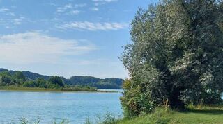 Das Fischerheim Liedolsheim ist von seiner Umgebung verwöhnt – der Baggersee Giesen bietet für Angler und Wasserratten reichlich Betätigung.