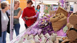 Es gibt viele Produkte aus dem Nachbarland zu kaufen – bis hin zum Seifenspender in Eiffelturmform.