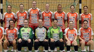 Die HSG St. Leon/Reilingen geht unter Trainer Daniel Weinheimer (hinten v. l.) mit Melissa Engeln, Wiebke Heck, Paula Lederer, Lena Nussbaumer, Samira Schulz, Hannah Merten und Madeleine Hornstein, sowie Leonie Scholl (vorne v. l.), Lena Peribonio, Clara Bohneberg, Lea Kappelar, Melina Friedrich, Cathrin Hofmann und Jana Pahl in die Saison: Hinzu kommen Anastasija Klacar, Nicole Weschenfelder, Celina Weschenfelder, Nicola Baumann, Annika Rimpf und Co-Trainer Alexander Bender.