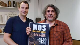 Die Schartel-Brüder Chris und Gerd Offenloch erinnern mit einem Konzert an einen Musikerfreund.