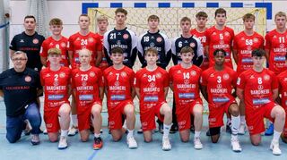Das HG-Team in der Saison 23/24: Männer-Trainer Christoph Lahme, Magnus Schroiff, Louis Maurer, Colin Eden, Steffen Sommer, Tim Rabe, Nils Bräunling, Jannik Bauer, Max Diesterweg, Felix Köser, Lukas Auth, Trainer Justin Hahne und Athletiktrainerin Anne Braun sowie Trainer Detlef Röder (vorne v. l.), Henri Hell, Julius Angel, Lukas Hepp, Philipp Walter, Linus Schmid, Collin Eden, Aris Grub und Mungkorn Nauß.