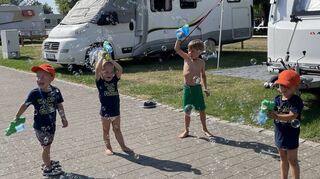 Seifenblasen hoch vier beim Urlaub am Bodensee.