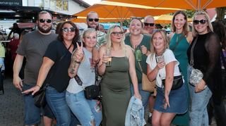 Gute Stimmung am Stand der RKG Reilingen/Hockenheim: Sven (v. l.), Jessi, Zarah, Matthias, Sarina, Claudia, Bill, Nadine, Lena und Ines genießen den Spätsommer.