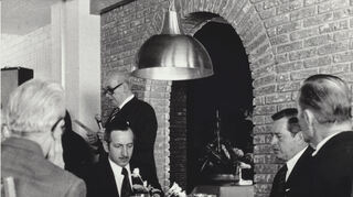 Eröffnung des Hotels Motodrom am 4. April 1973: Architekt Fritz Kraft (v. l.), Gustav Schrank, Bürgermeister Dr. Kurt Buchter und BMC-Präsident Wilhelm Herz.