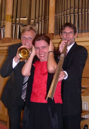 Dieses schon etwas ältere Foto mögen die drei: Seit über 25 Jahren konzertiert das „Trio Armonioso“ in der Besetzung mit Angelika Reinhard (Sopran), Falk Zimmermann (Trompete) und Detlev Helmer (r., Orgel).