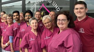 Carmen Kurz-Ketterer (2. v. r.) mit ihrem Team. Die gelernte Pflegekraft setzt sich dafür ein, ihrem Berufstand in der Öffentlichkeit Gehör zu verschaffen.