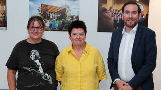 Petra Schupp (l.) übernimmt die Buchhandlung von Jutta Dräger – das kann CDU-Landtagsabgeordneter Andreas Sturm nur gut finden.