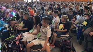 Alle – Eltern, Großeltern, Geschwister und Freunde – wollten bei der Einschulungsfeier in der Kurpfalzhalle mit dabei sein.