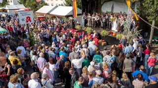 Nicht nur bei der Eröffnung der Straßenkerwe wird die zentrale Veranstaltungsbühne wieder dicht umlagert sein – es wird dort und in der Partymeile wieder viel geboten.