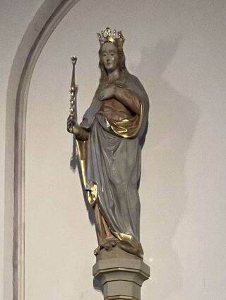 Unter der Marienstatue am Altar hat die Ikone ihren Platz gefunden.