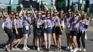 Das Festival bietet sich auf für einen Junggesellinnenabschied an: Die zukünftige Braut Carina (Mitte) ist mit ihren Mädels aus Öhringen angereist.