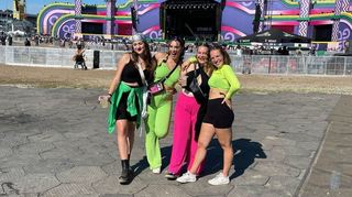 Laura (r.) mit ihrer Mädelsclique Marleen, Jacqueline und Anna-Lena.