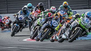 In der Nachwuchsklasse IDM Supersport 300 ist der Titel schon vergeben. Der neue Meister heißt Inigo Iglesias (Kawasaki) und kommt aus Spanien.