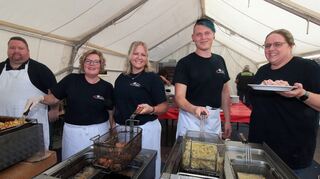 Für die Essensversorgung bei der Feuerwehr Oftersheim sorgen unter anderem Michael Kreichgauer (v. l.), Astrid Koppert, Andrea Laser, Simon Koppert und Nicole Much.
