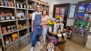 Bei „Pierre de France“ in Meisenheim. Ein zauberhafter Laden mit französischen Flair und Produkten. Pierre Arpaillanges betreibt ihn mit seiner Frau Susanne.