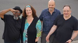 Die „Funkizas“ mit Drummer Ernest (v. l.), Sängerin Nicole, Bassist Andreas und Gitarrist Thomas sind bereit für die HoNaMu.