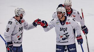 Jordan Murray (Adler Mannheim #8) & John Gilmour (Adler Mannheim #7), Löwen Frankfurt - Adler Mannheim, Frankfurt, Eissporthalle, 27.9.2023

Foto © PIX-Sportfotos *** Foto ist honorarpflichtig! *** Auf Anfrage in hoeherer Qualitaet/Aufloesung. Belegexemplar erbeten. Veroeffentlichung ausschliesslich fuer journalistisch-publizistische Zwecke. For editorial use only.