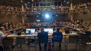 Historische Gemeindratssitzung in der Hockenheimer Stadthalle