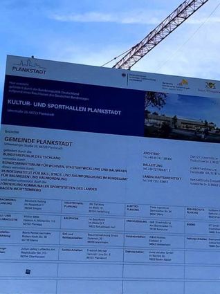 Die Bauarbeiten für die neuen Kultur- und Sporthallen laufen auf Touren.