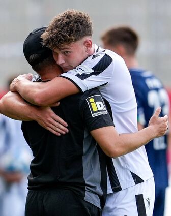 Sandhausens Trainer Danny Galm und Torschütze Richard Meier sind froh darüber, dass es noch zum Unentschieden gereicht hat.