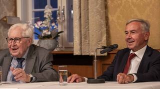 Der ehemalige Ministerpräsident von Rheinland-Pfalz, Professor Dr. Bernhard Vogel (v. l.) und Professor Dr. Dr. h.c. mult. Peter Eichhorn erläuterten ihre Gedanken zum Tag der Deutschen Einheit.