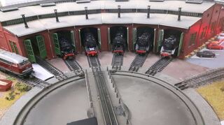 Die Modellbahnfreunde Altlußheim präsentieren ihre Anlage bei der „Langen Nacht der Modelleisenbahnen“. Aufgebaut ist die Miniaturwelt in Käfertal.
