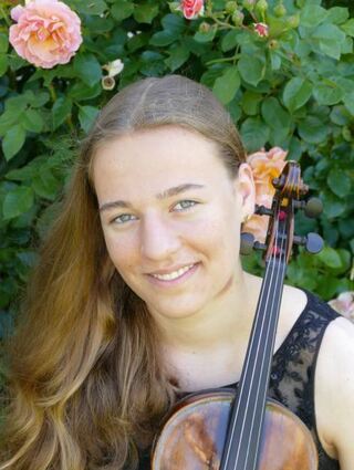 Tabea Monzer an der Viola.