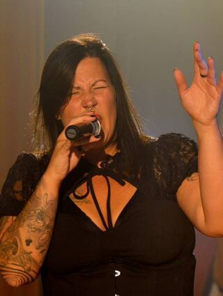 „Art of Rock“-Frontfrau Jessica Sold in Aktion.